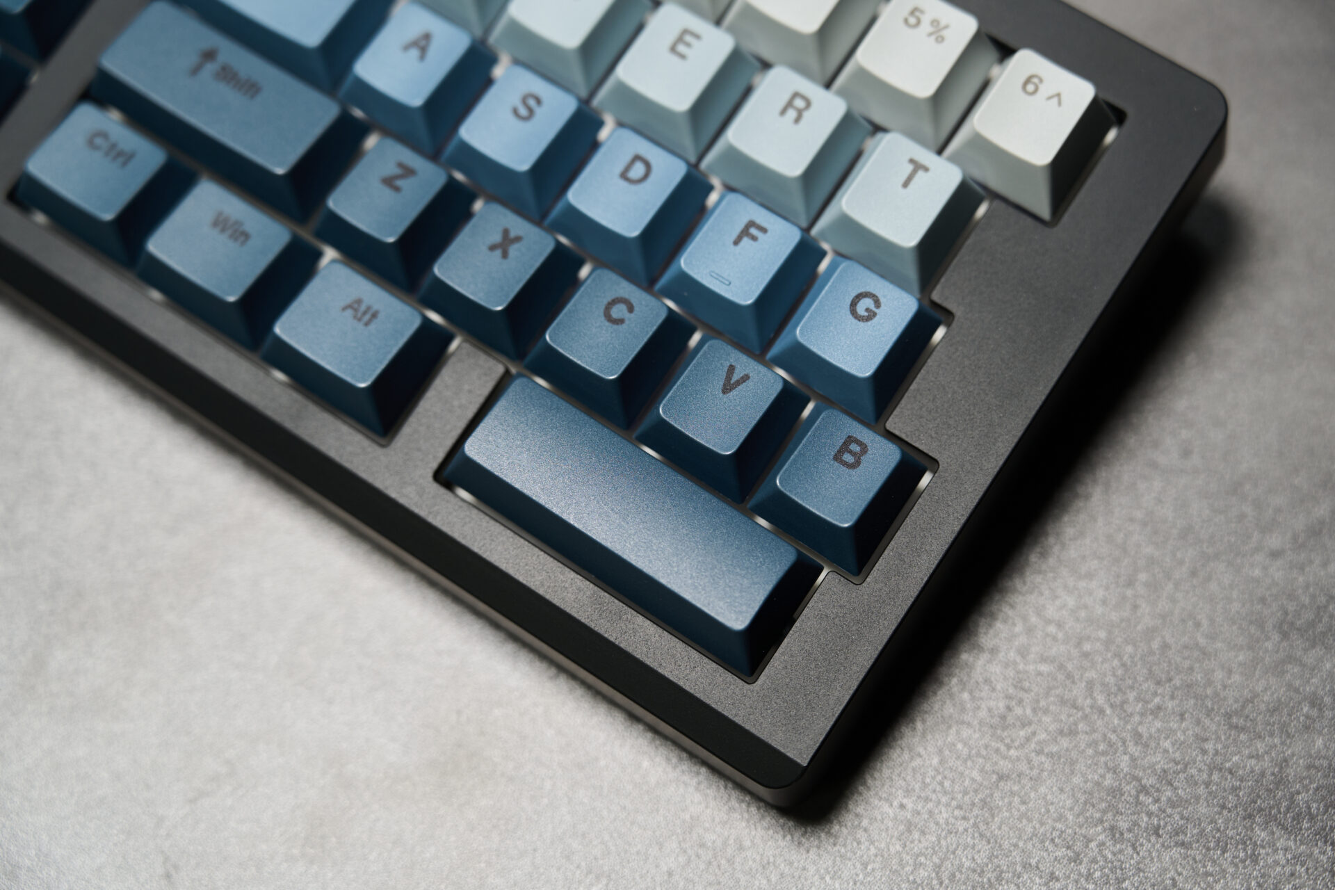 EPOMAKER SPLIT70をレビュー│手の出しやすい分割キーボード見つけた
